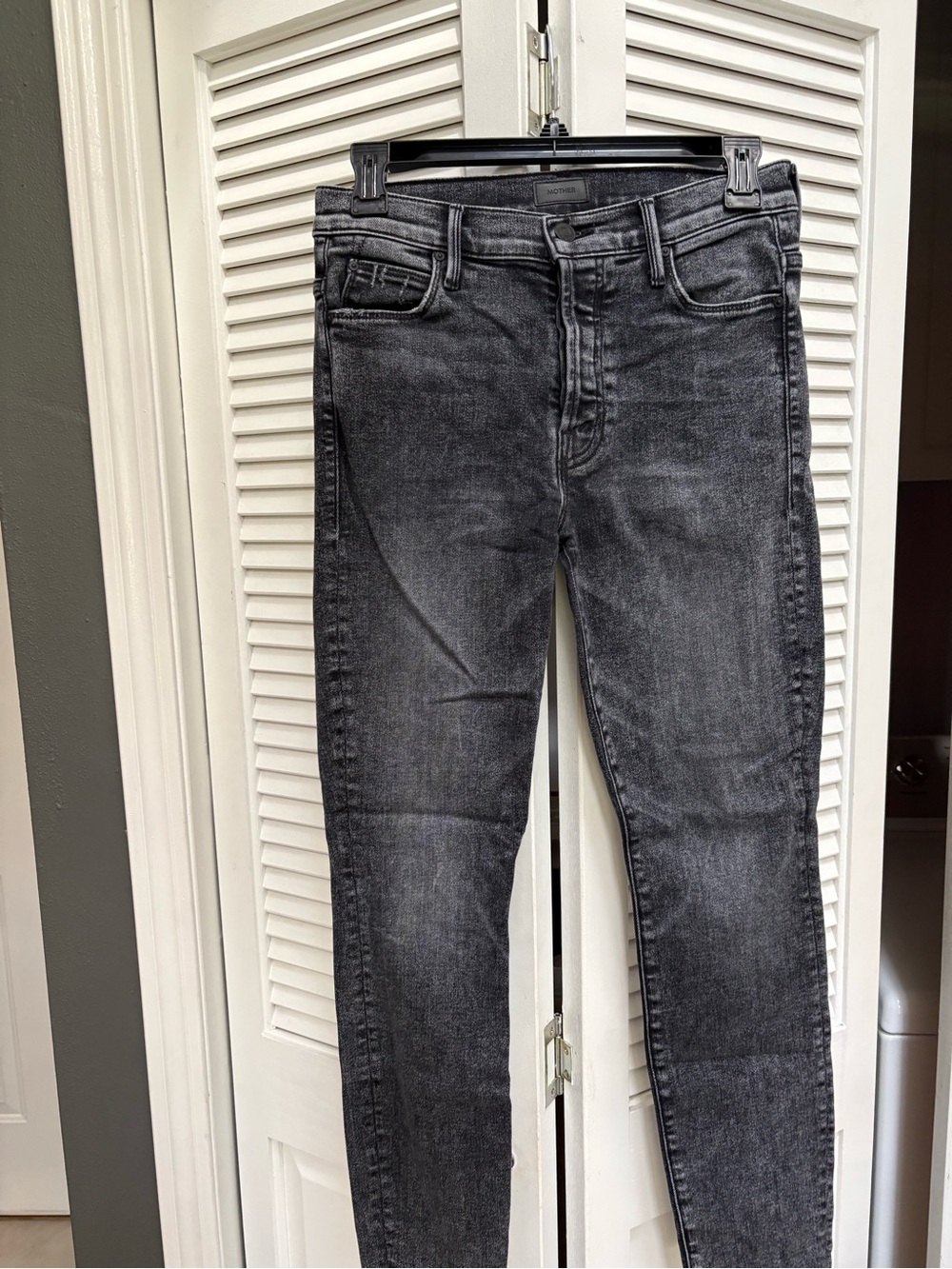 MOTHER Women’s Skinny Jeans in Washed Black
